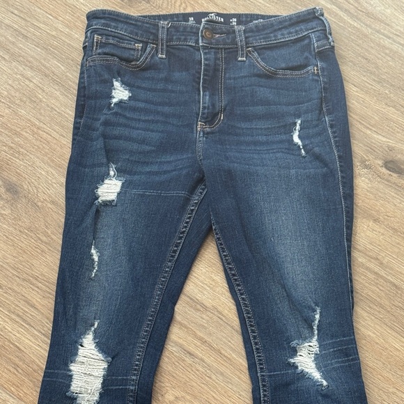 Women's Distressed Hollister Blue Jeans - Picture 3 of 6